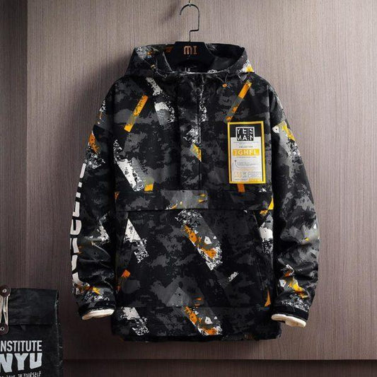 Men’s Streetwear Camouflage Graphic Pullover Jacket – Windproof Hoodie with Pocket Patch & Urban Techwear Print